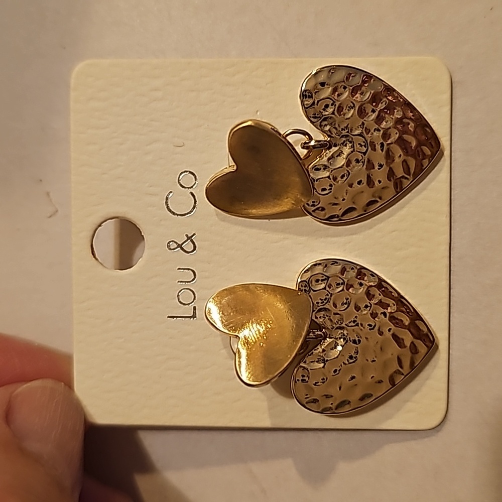 LOU & CO NWT Double Heart Gold Drop Earrings - Picture 4 of 11